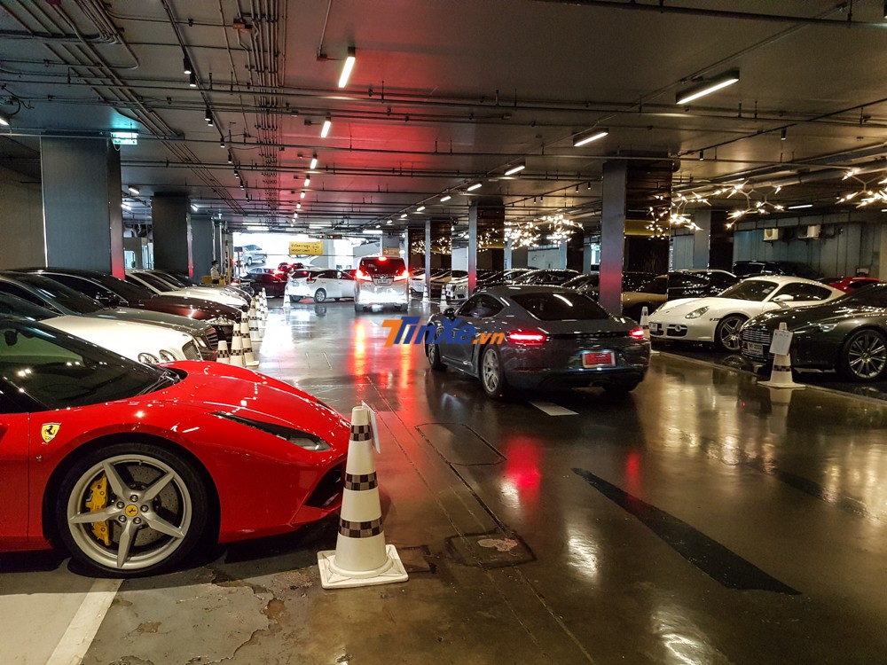 Companies catering to the super-rich, including Ferrari and the parent companies of Dior, Louis Vuitton and Versace, are reporting strong sales or raising their profit forecasts.