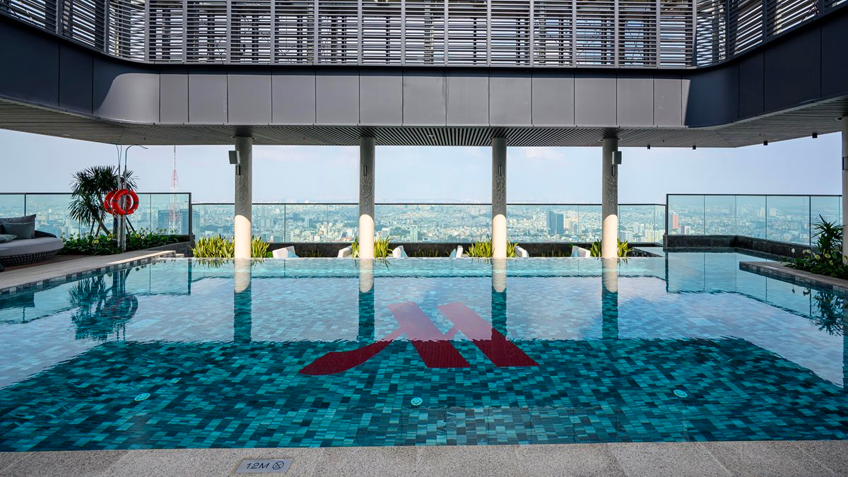 Marirott's signature swimming pool with panoramic views of the city from above is built to the highest standards.