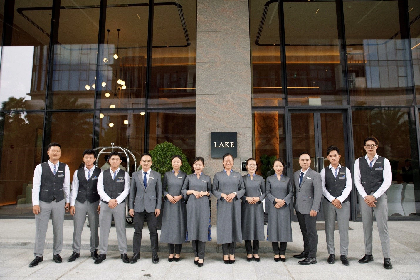 Marriott's team of professionally trained butlers according to 5-star hotel standards is ready to serve the first residents of the Lake building.