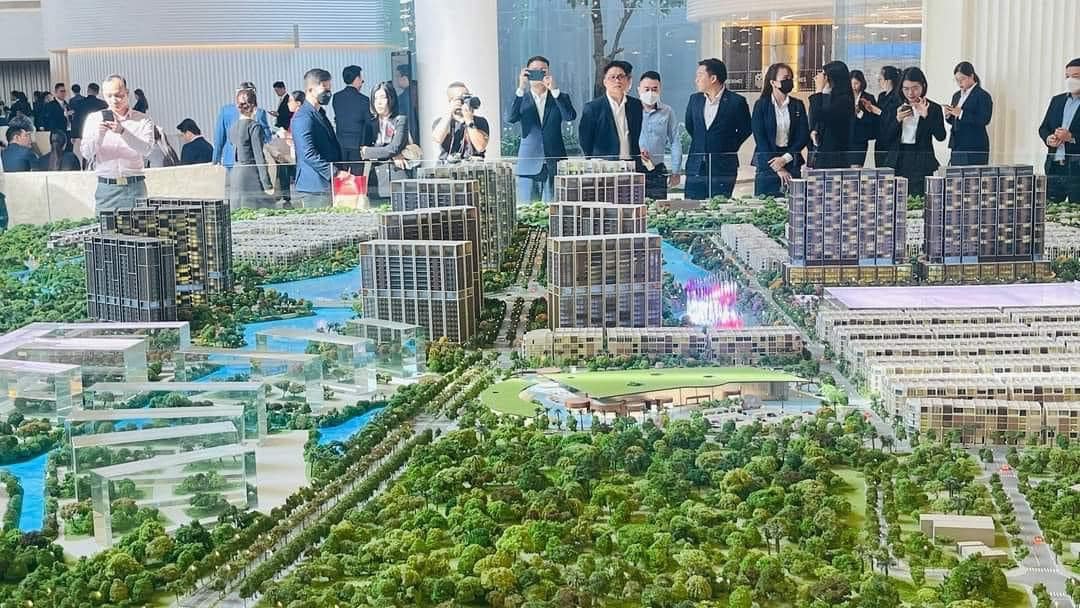 The Global City always attracts attention from many customers