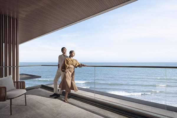 Admire the wonderfully pristine Bai Tien coastline from the 10m long glass balcony capturing the breathtaking view.