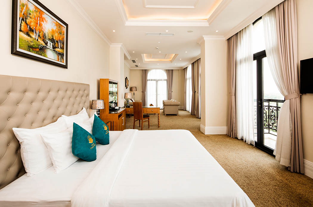 Crystal Palace Hotel, Conference and Wedding Center