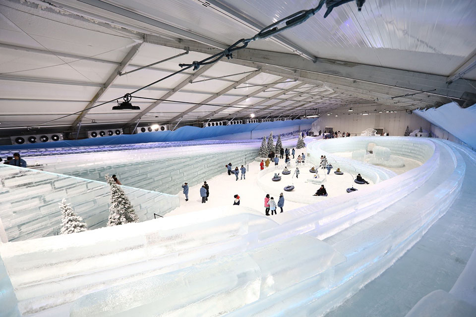 The snow-covered space is up to 4.000 square meters wide. Photo: Fantasy On Ice.