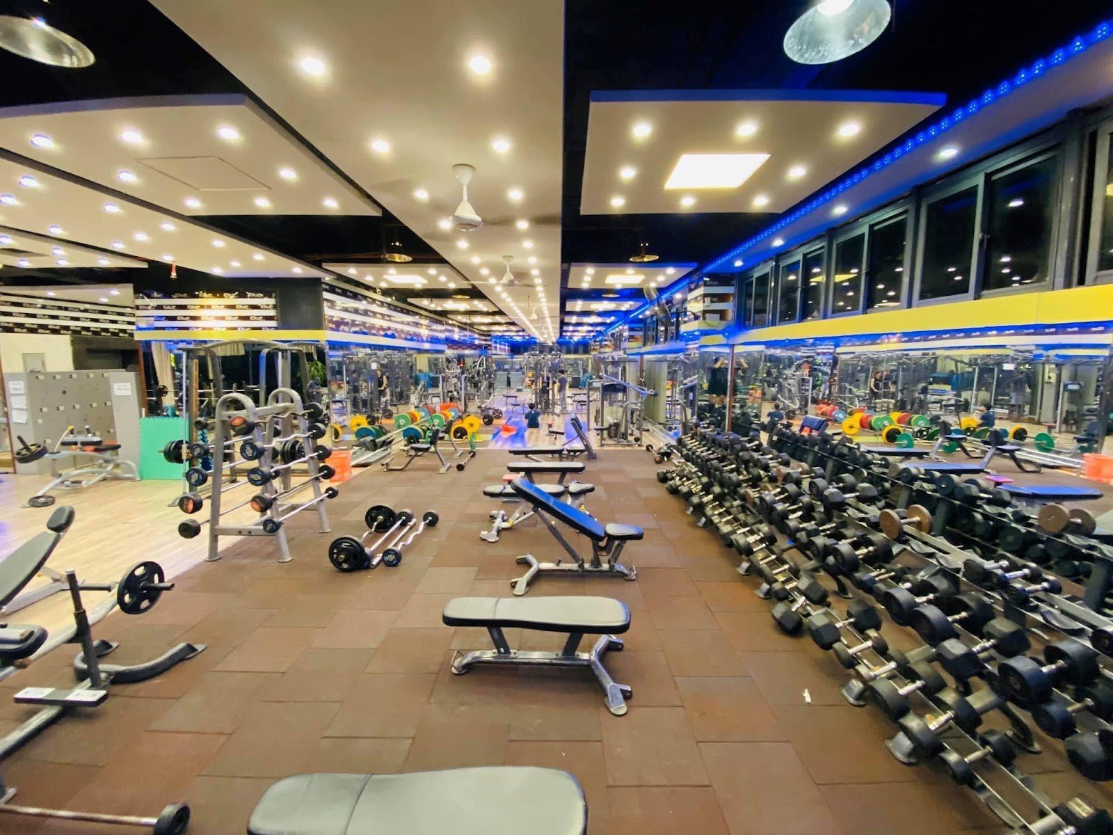 Is there a gym or yoga room near Eco Lake View apartment in Hoang Mai district?