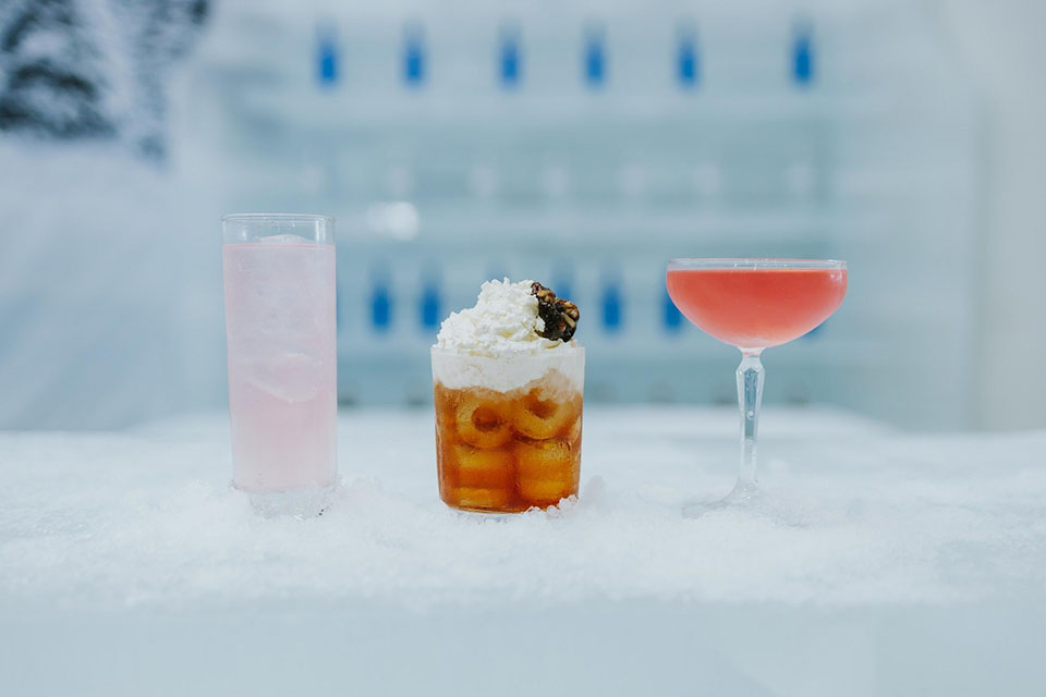 A different culinary experience - combine the winter cold with sweet cocktails. Photo: Fantasy On Ice.